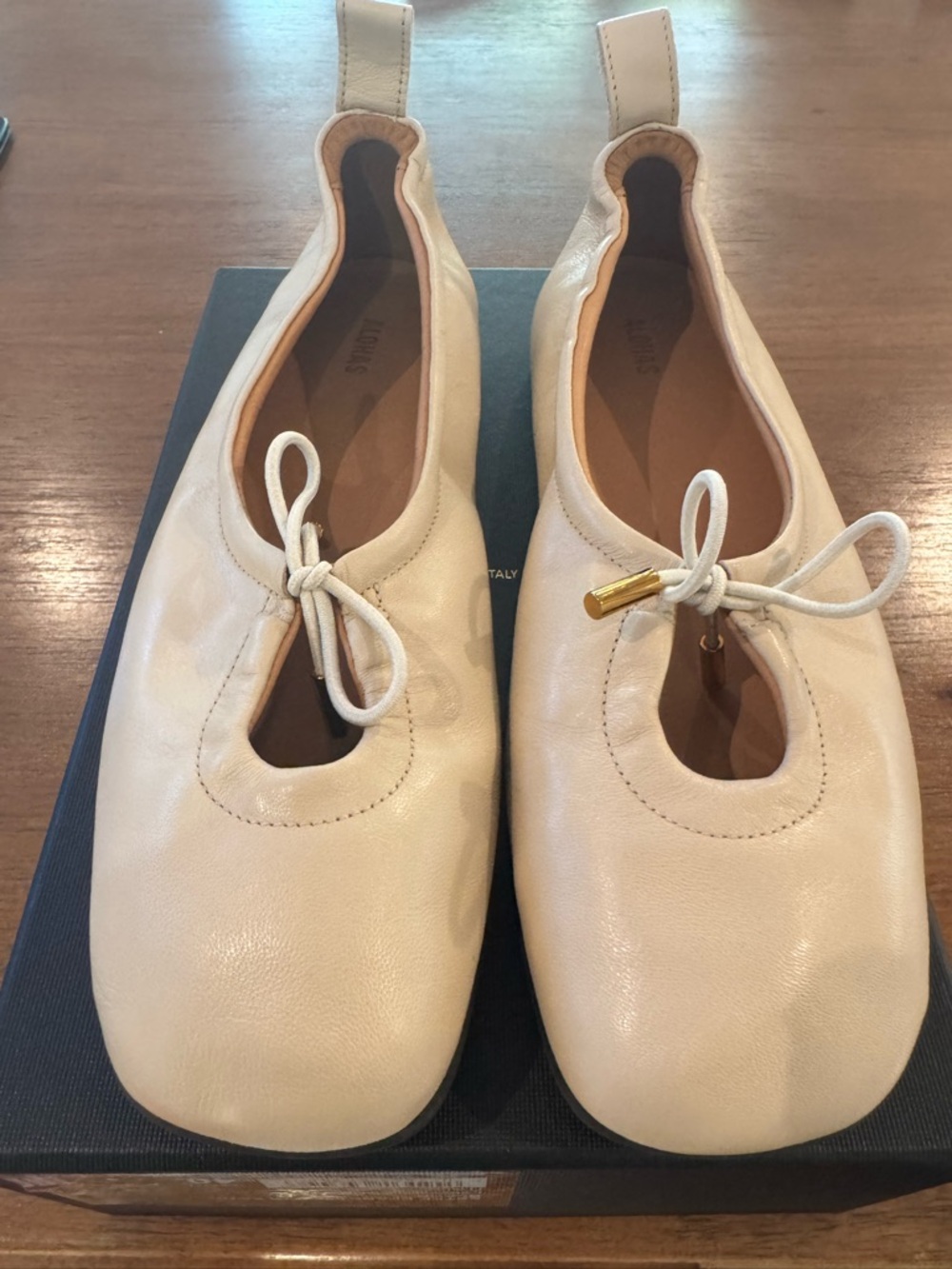 Cream Leather Ballet Flats with Keyhole and Tie